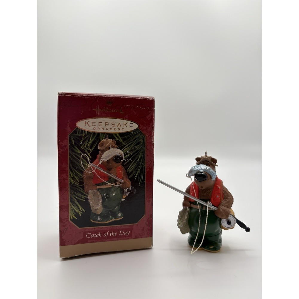 1997 "Catch of the Day" Hallmark Keepsake Christmas Ornament Bear Fishing